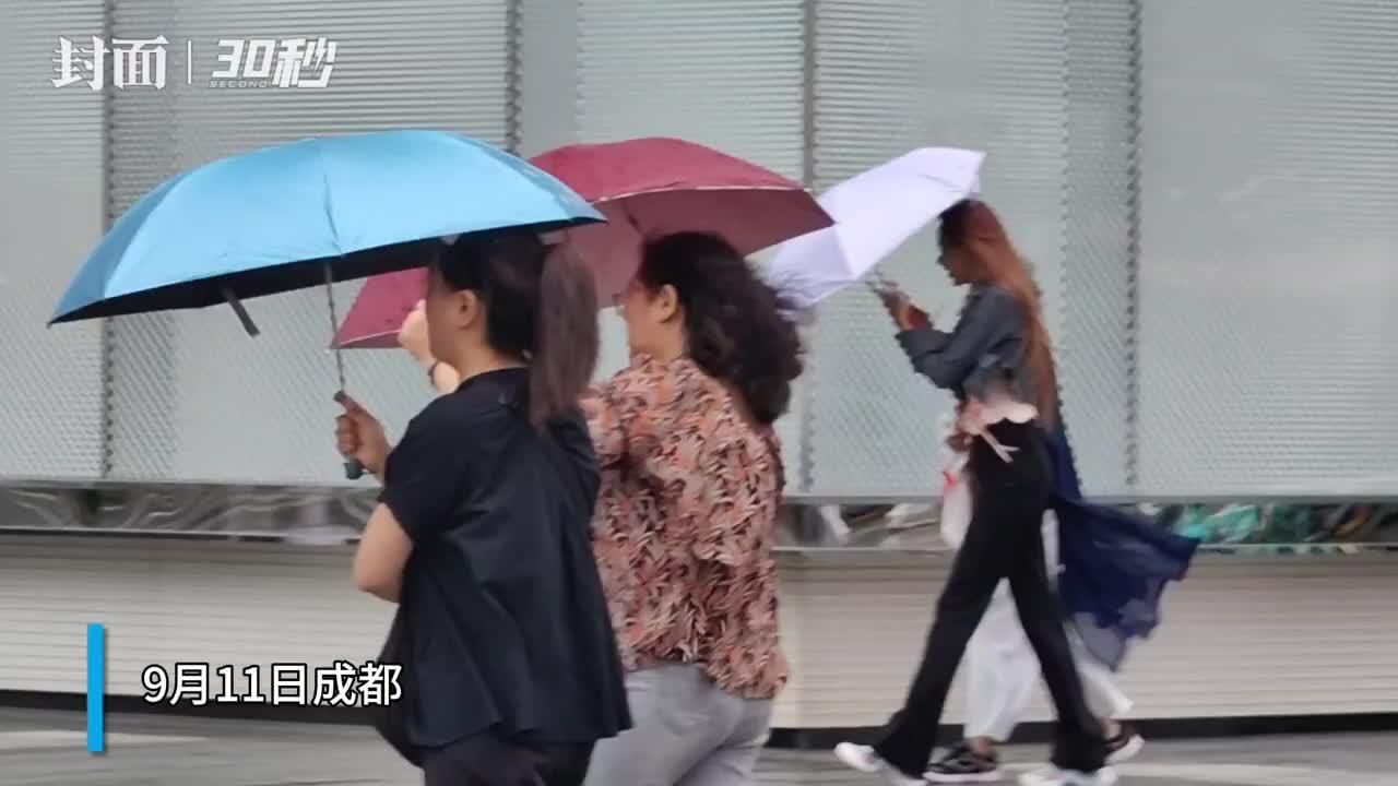 一场秋雨一场凉!狂风夹着秋雨,成都气温骤降