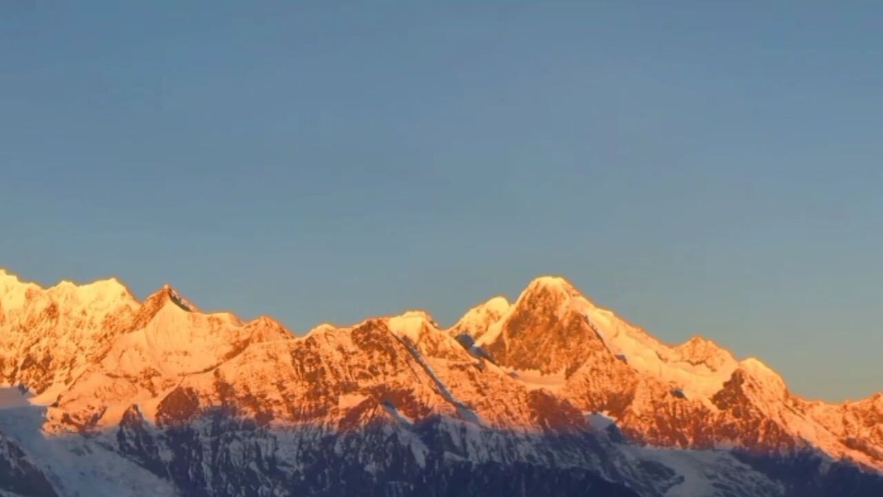 大好河山一起打卡, 这个日照金山好燃