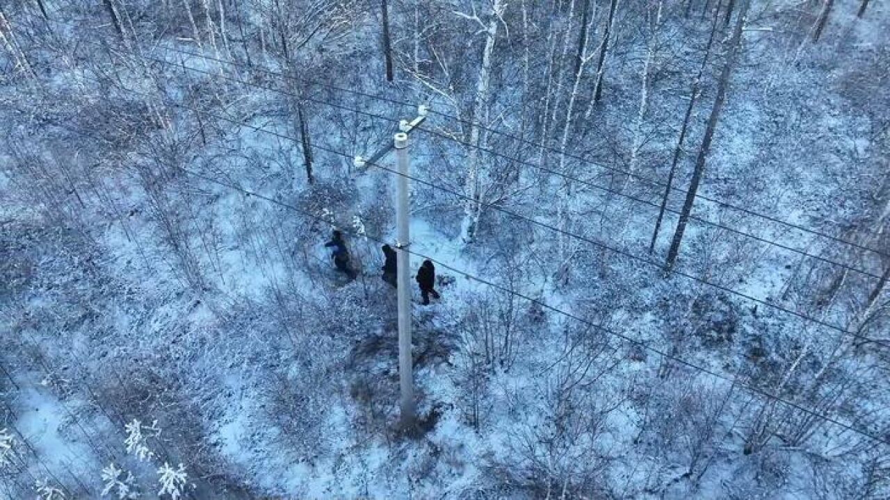 新春走基层|中国最北电力工人:攀山踏雪守护“北极光”