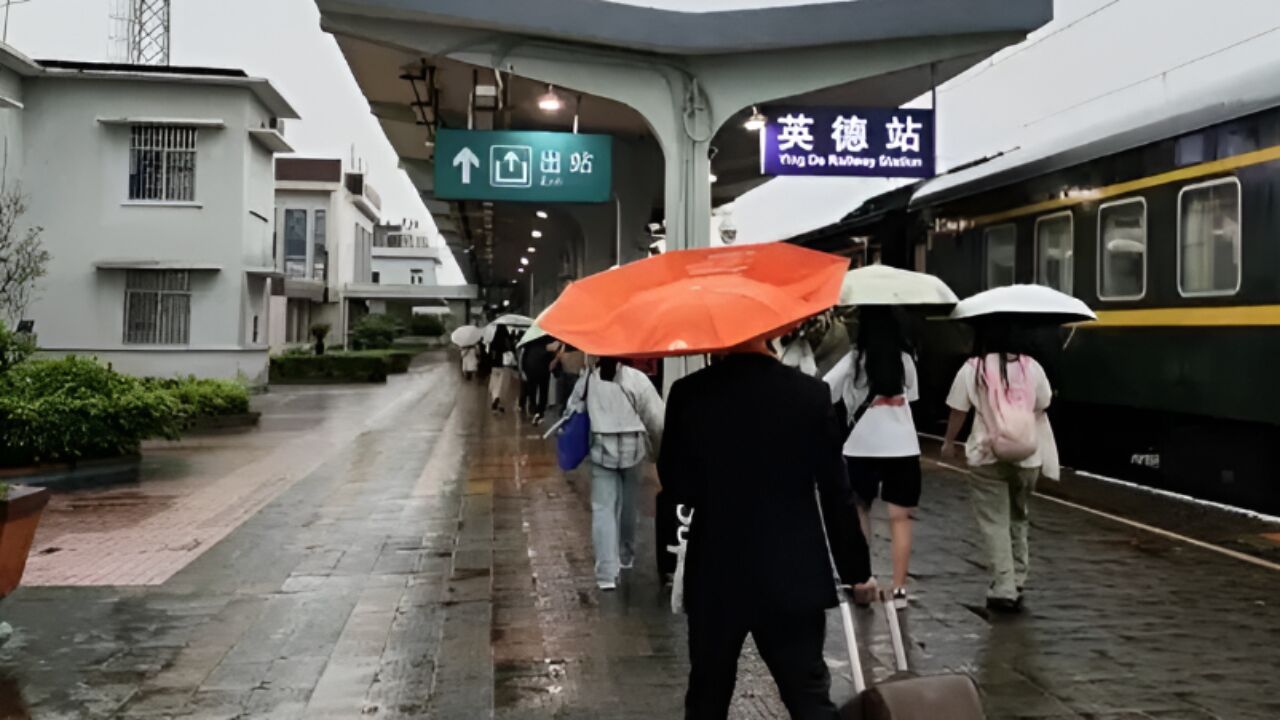 因暴雨滞留韶关的旅客:已获专车接送转移,很幸运赶上了考试