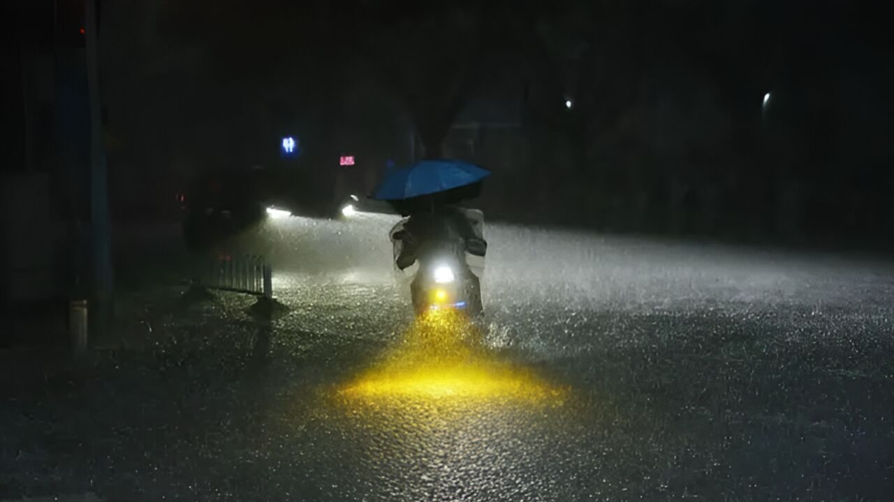 受暴雨影响,京广线、京九线、京港高铁部分区间封锁