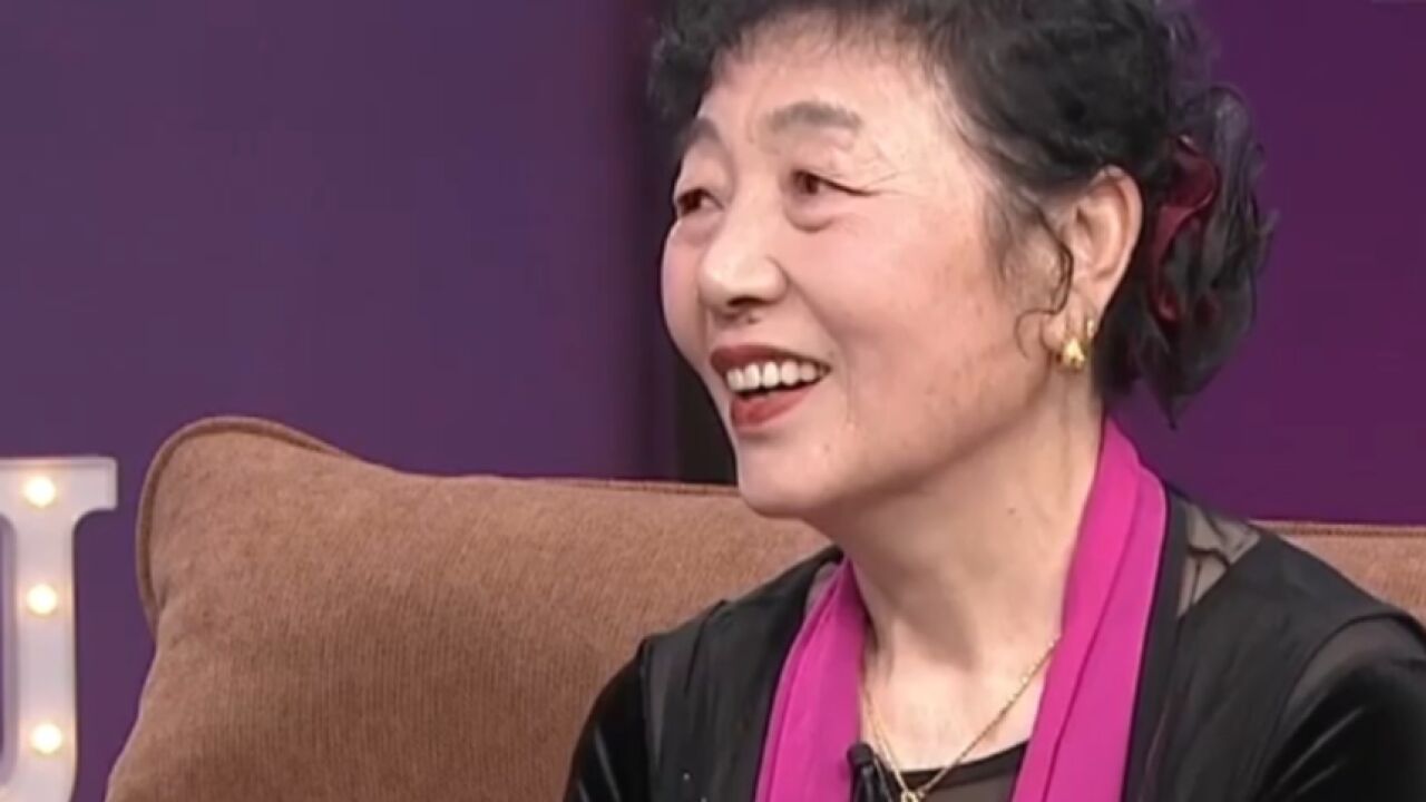 刘女士家庭幸福美满,赢得全场掌声,嘉宾也忍不住羡慕