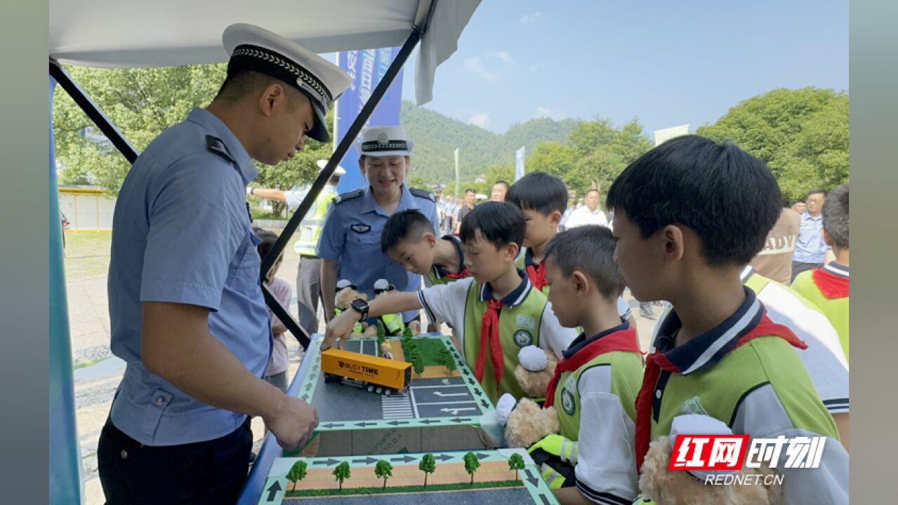 湖南省“美丽乡村行”张家界站交通安全巡回宣传活动暨张家界市第二届“文明交通百日零违法”挑战赛正式启动