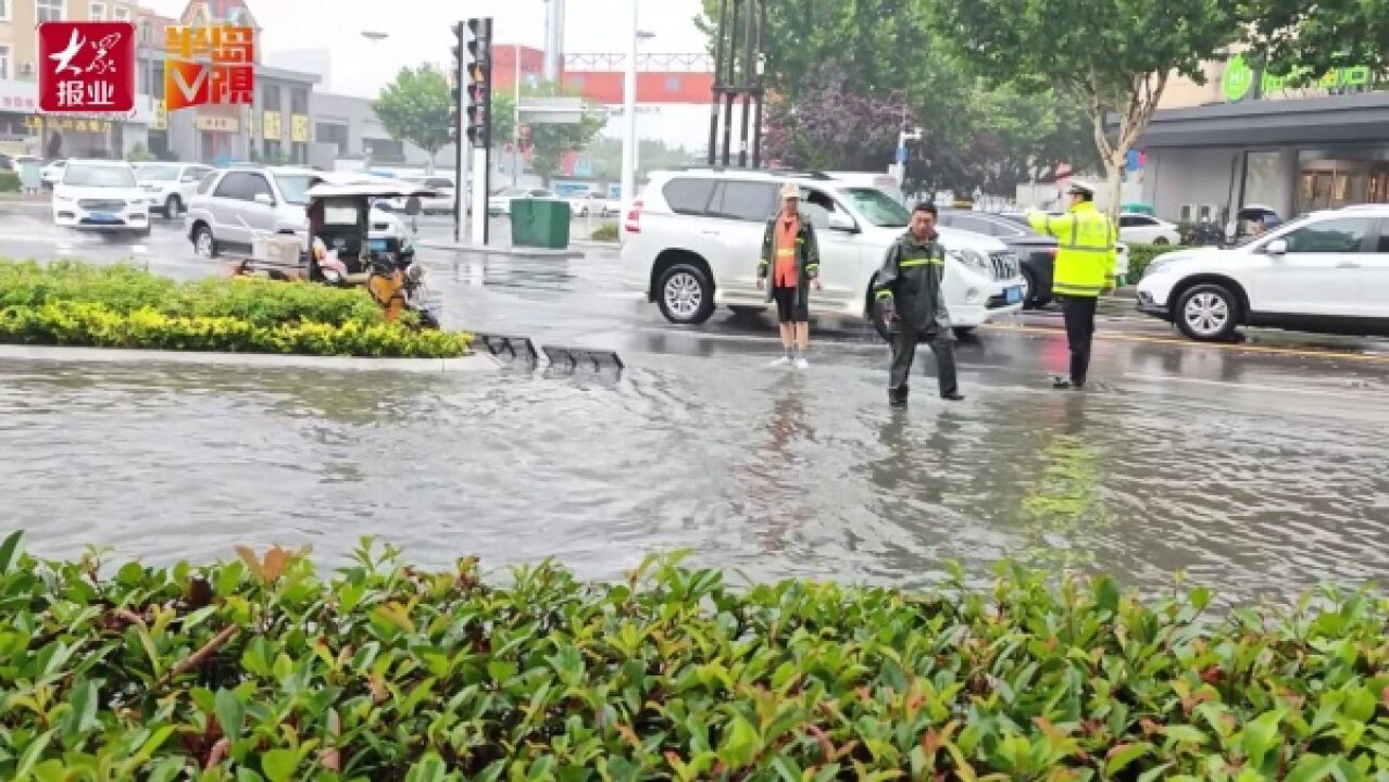 一城风雨一程守护,即墨公安大雨中撑起“安全伞”