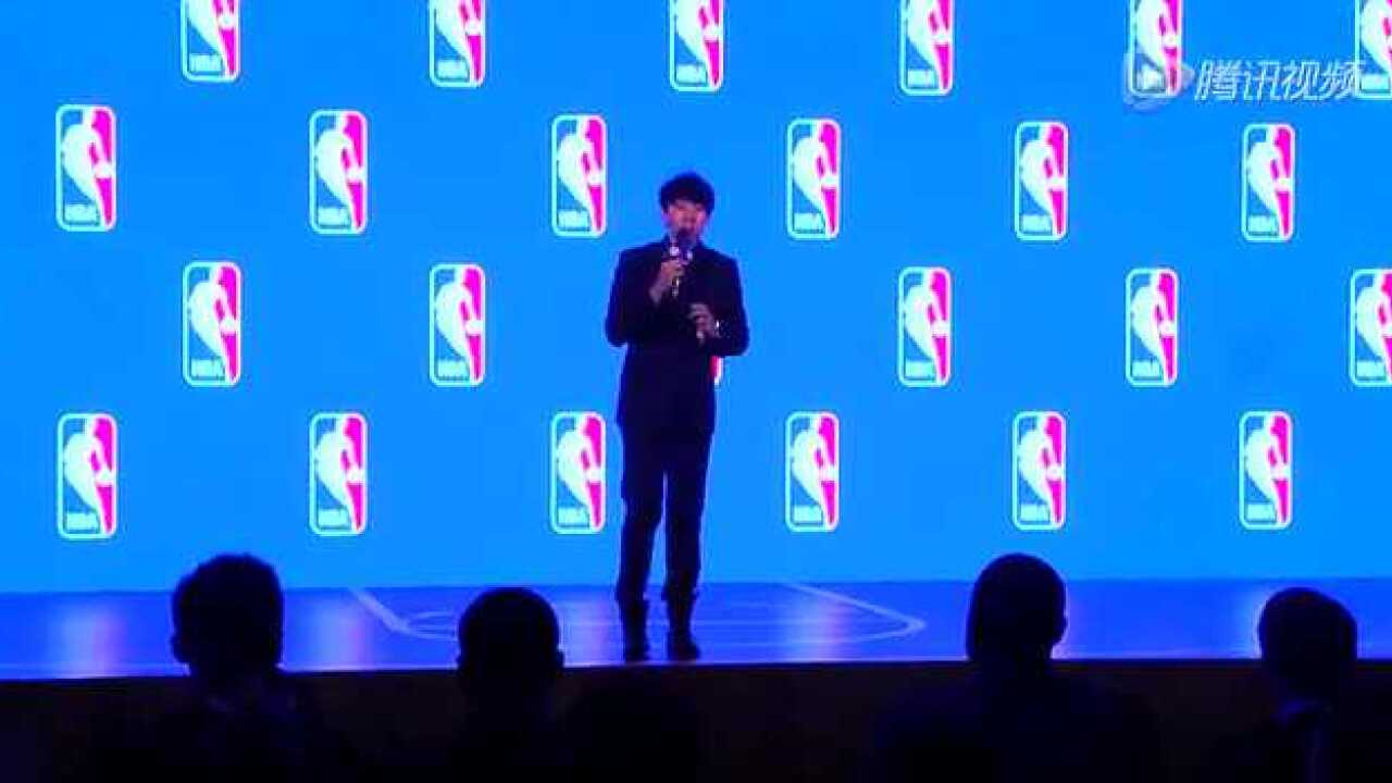 NBA开场献礼 播放热血十佳球让观众尖叫