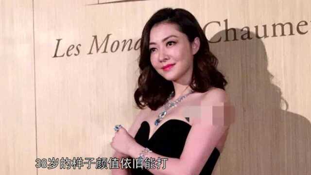 熊黛林产后首次公开亮相 穿低胸装出镜大秀性感身材