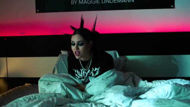 Maggie Lindemann  Knife Under My Pillow