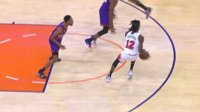 扣篮不是第一追求 拉文突破面对空篮轻松将球挑进