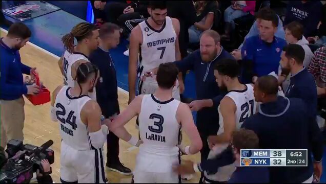 NBA常规赛：灰熊vs尼克斯第2节英文原声回放