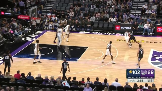 内史密斯抢断反击 滑翔劈扣一骑绝尘