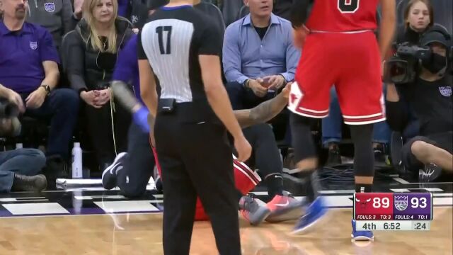 你们负责拉开空间就行了 德罗赞1v1翻身后仰打成2+1