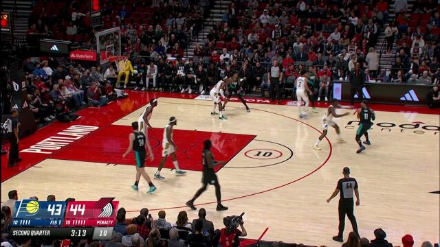 万花丛中过片叶不沾身 哈特见缝插针突破上篮稳稳打进