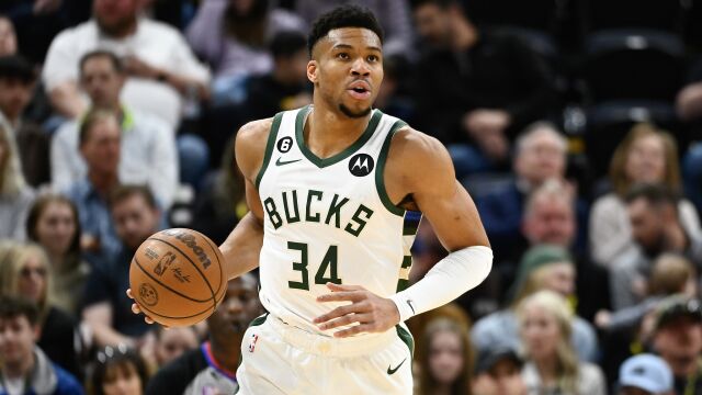 字母哥vs爵士集锦 微微出汗全场轻取24+6+11