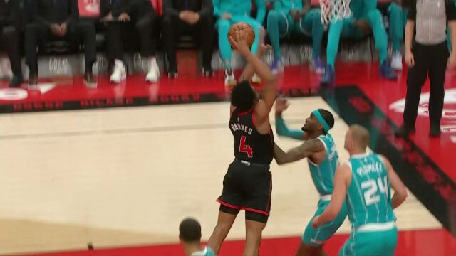 自投自抢亡羊补牢 巴恩斯篮下发难上演暴力劈扣