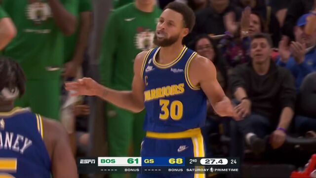 这让人怎么防！库里手感来了过半场直接扔