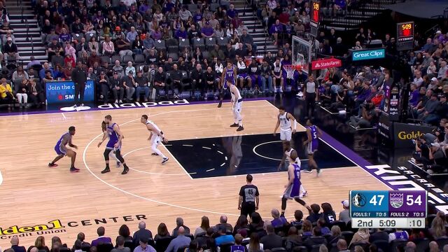 攻传两端皆有建树 戴维斯头顶连线萨博尼斯轻松点进