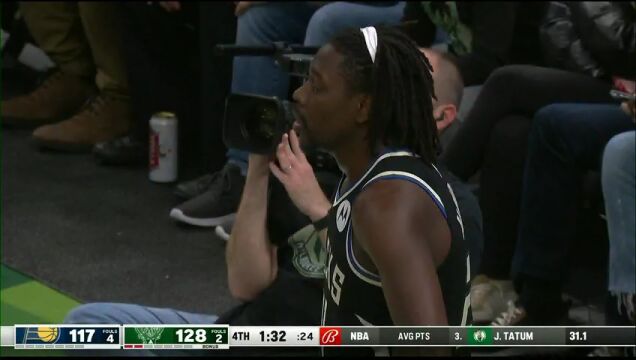NBA常规赛：步行者vs雄鹿第4节英文原声回放