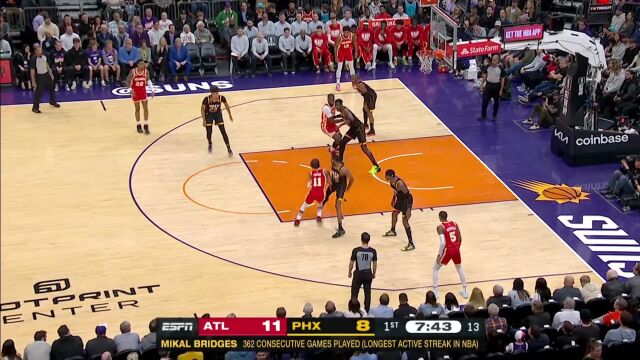 神仙球惊艳众人 特雷杨随手一抛打成2+1