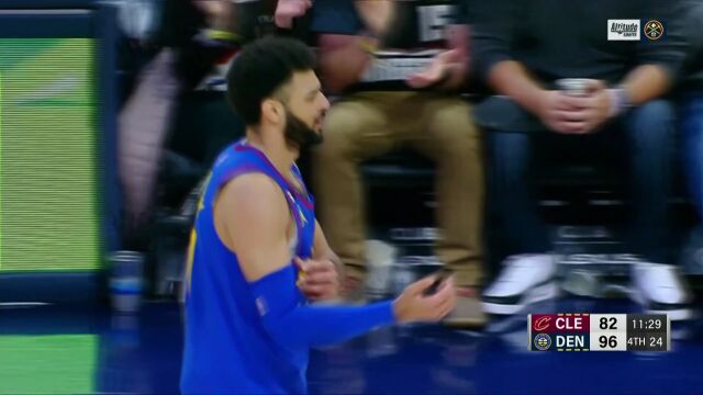 我这身板儿怎么着也比你强 穆雷撞飞加兰后仰跳投