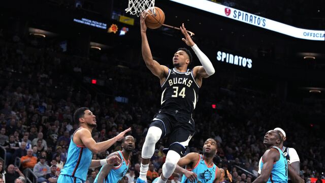 字母哥vs太阳集锦 轰下36+11+8大号准三双率队取胜