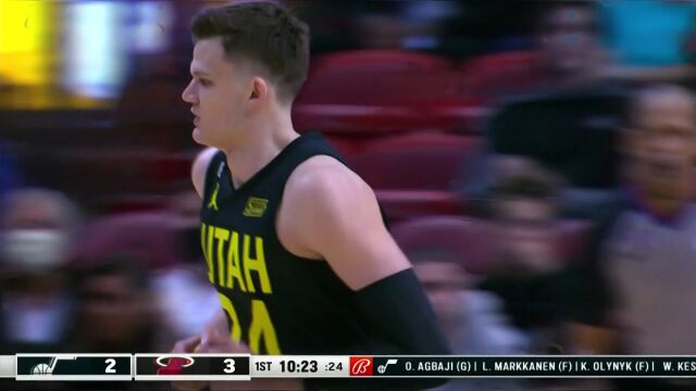 中锋完成快攻连线！奥利尼克持球推进反击助飞凯斯勒