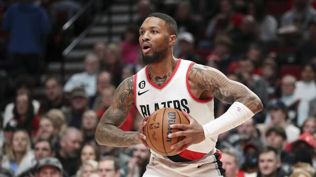 利拉德vs活塞集锦 全场19+10抢断上篮一条龙