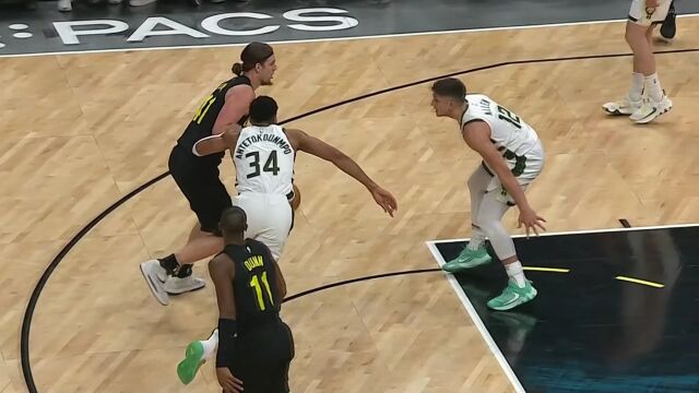 润物细无声！奥利尼克细节破包夹迎着字母哥打进加罚