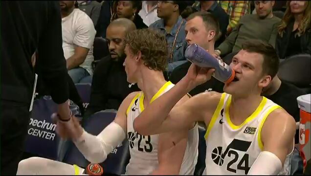 爵士vs黄蜂第3节英文原声回放