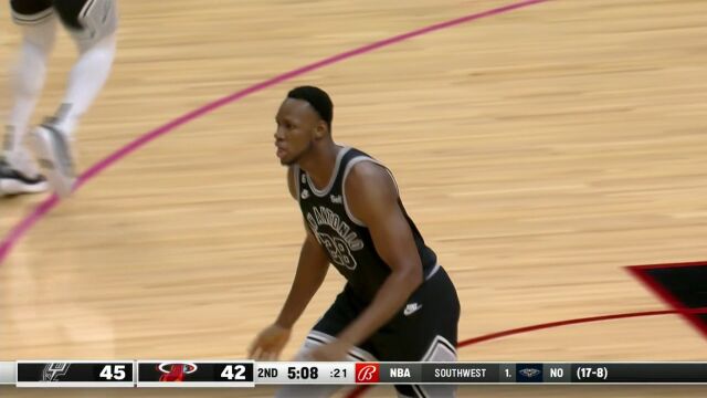 谁也拦不住我！ 巴特勒一步杀到篮下无视防守
