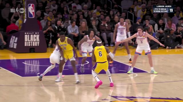 打破得分荒还得看皇帝 詹姆斯挽弓射日洞穿球网