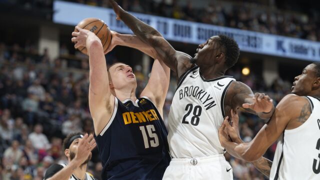 篮网122-120掘金 约基奇超级三双不敌篮网七人上双