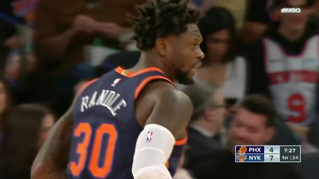 配合默契十足 兰德尔连线罗宾逊挂筐暴扣