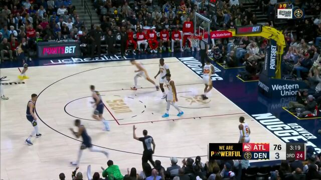 不敢相信的看向自己的小手 布朗底角三分一箭穿心