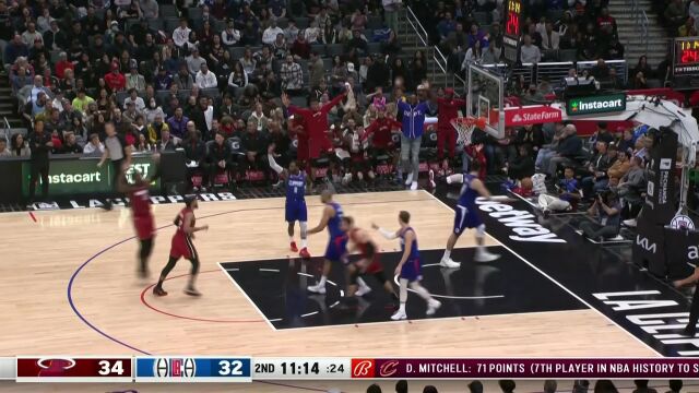 天上是谁在飞？斯特鲁斯双手补扣技惊四座