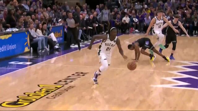 能功能防！霍乐迪抢断反击暴扣+米德尔顿翻身跳投锦上添花