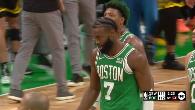 关键球还是靠我 布朗接连命中两记中投