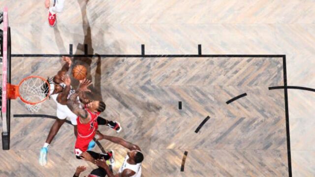 德罗赞vs篮网集锦 仅出手13次拿下14+6状态不佳