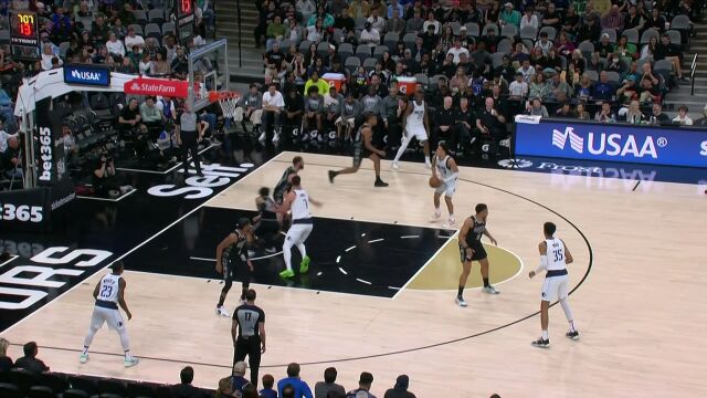 内线纵横捭阖 鲍威尔掀翻琼斯上演暴力劈扣