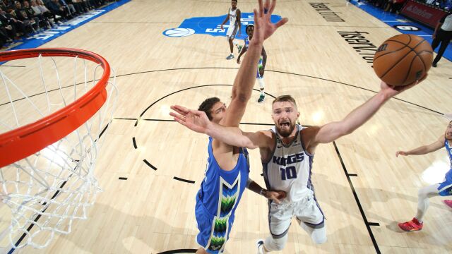 萨博尼斯vs雄鹿集锦 内线予取予求23+12+7独木难支