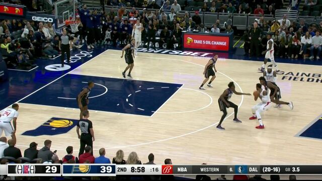 中距离突施冷箭 沃尔急停干拔出手稳稳命中