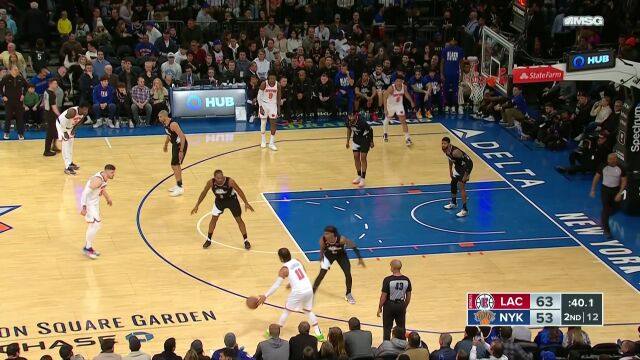 蝴蝶穿花无惧严防死守 布伦森犀利突破面对卡椒打成2+1