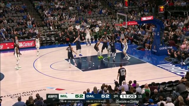 专治各种不服！鲍威尔不由分说盖掉字母哥助队友发起反击