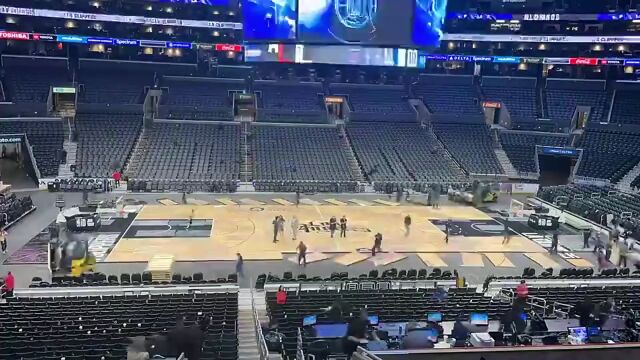 这就是专业！快船主场的地板换成湖人主场只需一小时