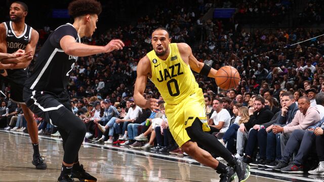 爵士110-111篮网 霍顿-塔克末节发威险翻盘