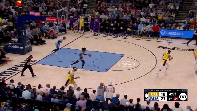 这武器库也太丰富了！ 浓眉接球飘投三分应声入网