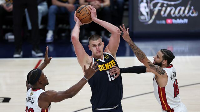 热火vs掘金G2演播室解说集锦 约老师写意妙传王猛不禁盛赞：文章本天成 妙手偶得之