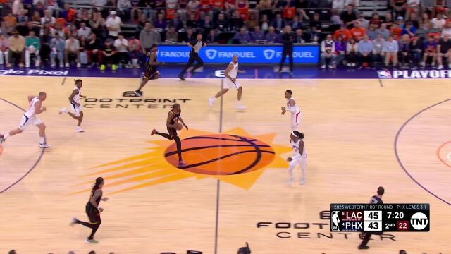 昔日队友的强强对决！ 杜兰特冲击突破撞入威少怀里造成犯规