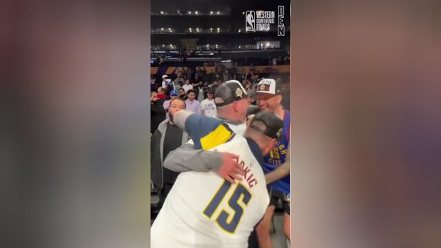 男友力爆棚 约基奇的哥哥赛后公主抱马龙教练