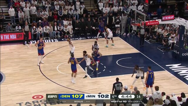 后卫般的视野 约老师弧顶发牌助攻戈登内线翱翔