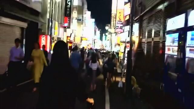 中国小伙夜逛日本新宿歌舞伎町一番街,感觉和想象中的不一样?